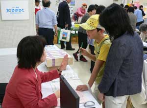 板橋区で行われた消費者展の委員会ブースでの様子 その1