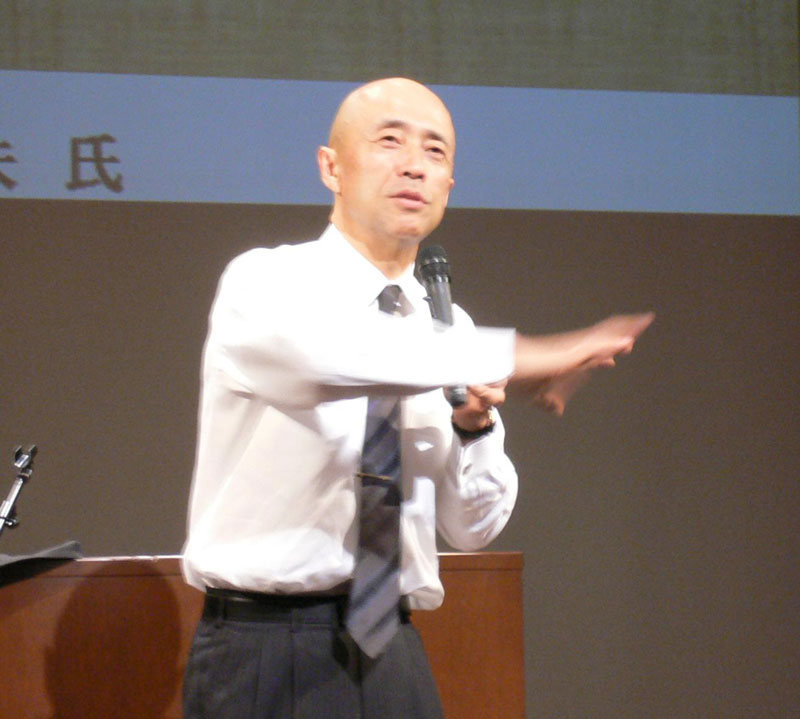 菊地幸夫氏の講演の模様